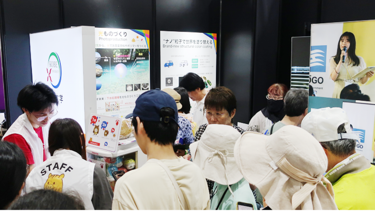 7月に行われた「第3回日本国際芸術祭」での本学の展示ブース。今回はスペースを3倍に拡充する。